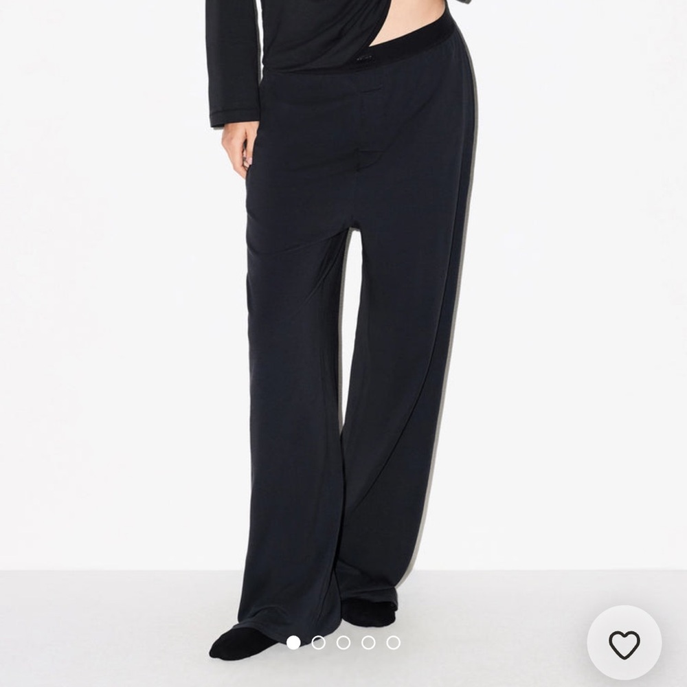 SKIMS BOYFRIEND LOOSE PANT in BLACK/ONYX - Picture 3 of 6